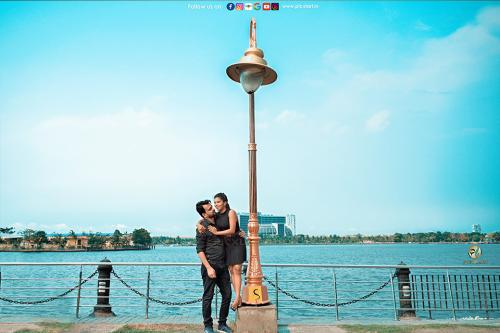 Wedding-or-Prewedding-in-moon-subh Picxlart-asr